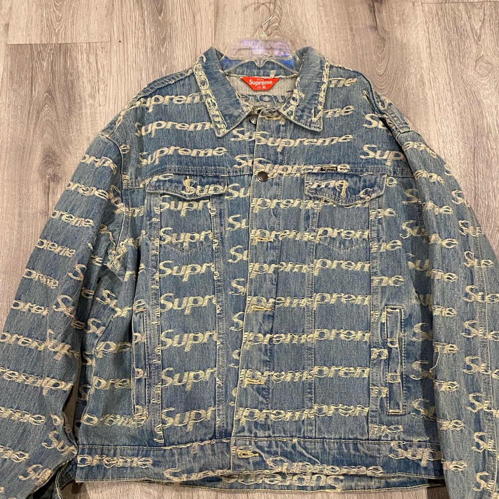 Supreme Logo Print Denim Jacket
